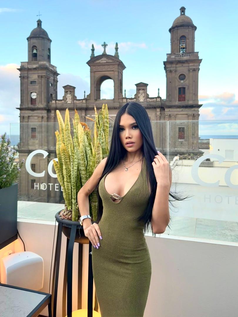 Escort - AMELIA - Ibiza Tops